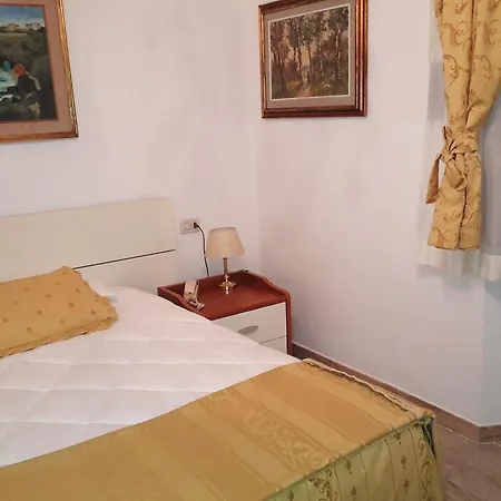 Tirreno ホテル 3*