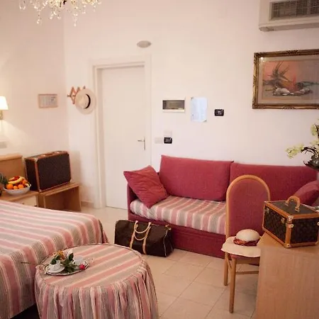 Tirreno ホテル 3*